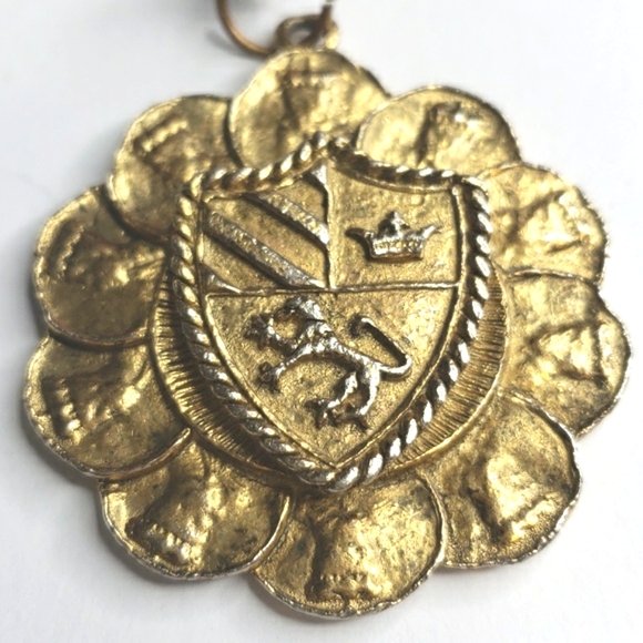 Rare LION CREST SHEILD VINTAGE NECKLACE Antique gold JEWELRY - Picture 5 of 5